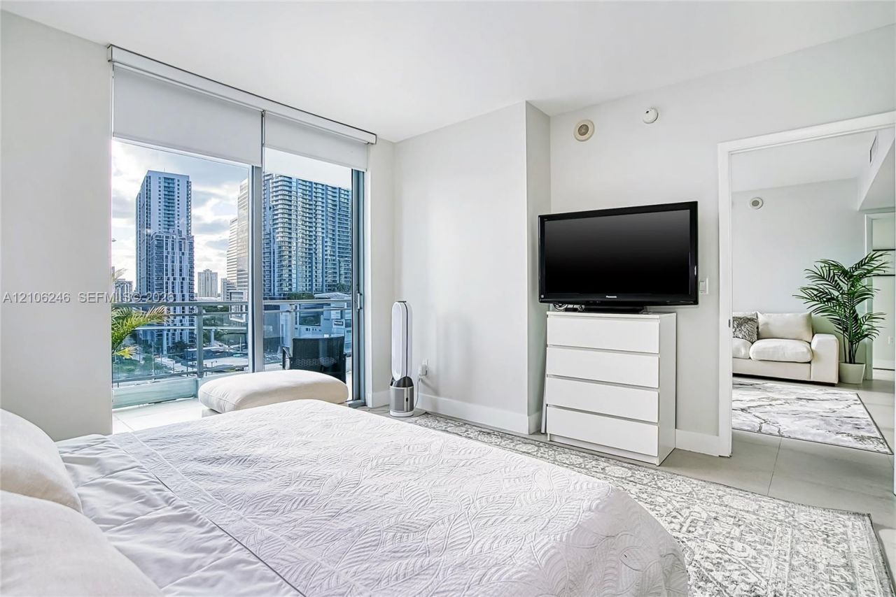 92 SW 3rd St , Unit 1511, Miami, FL 33130 Photo