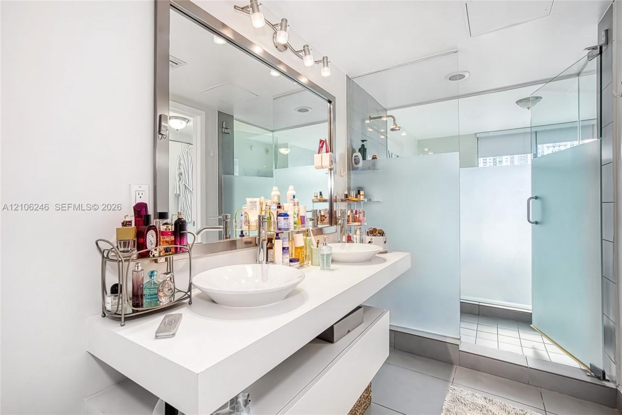 92 SW 3rd St , Unit 1511, Miami, FL 33130 Photo