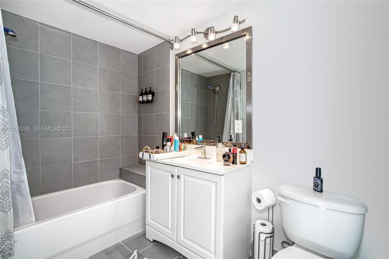 92 SW 3rd St , Unit 1511, Miami, FL 33130 Photo