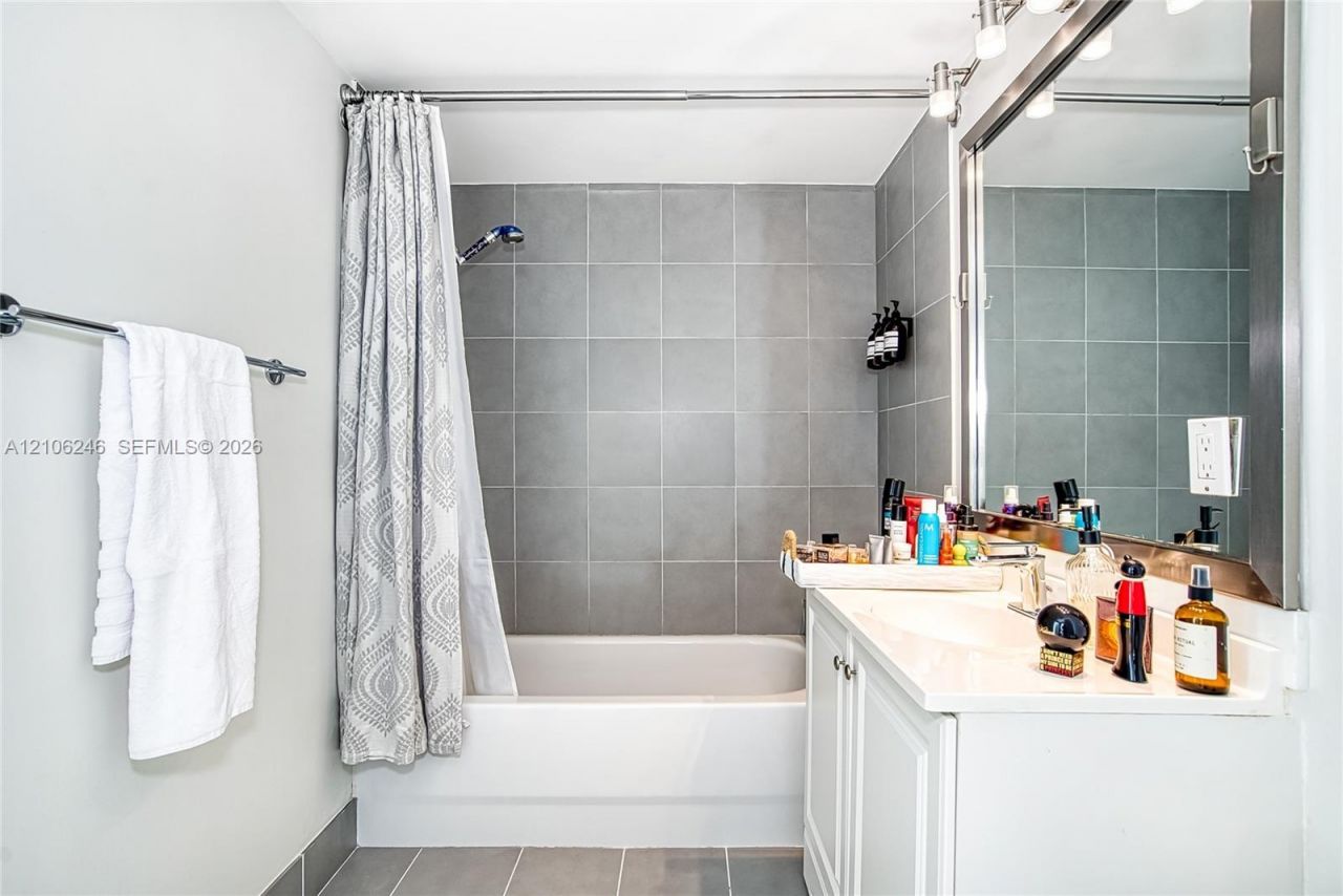 92 SW 3rd St , Unit 1511, Miami, FL 33130 Photo
