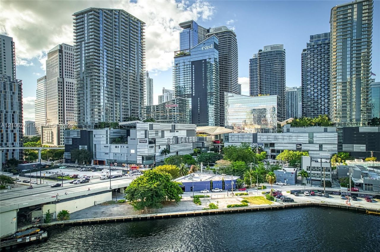 92 SW 3rd St , Unit 1511, Miami, FL 33130 Photo