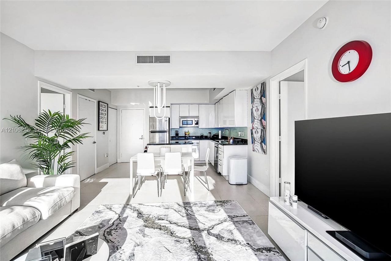 92 SW 3rd St , Unit 1511, Miami, FL 33130 Photo