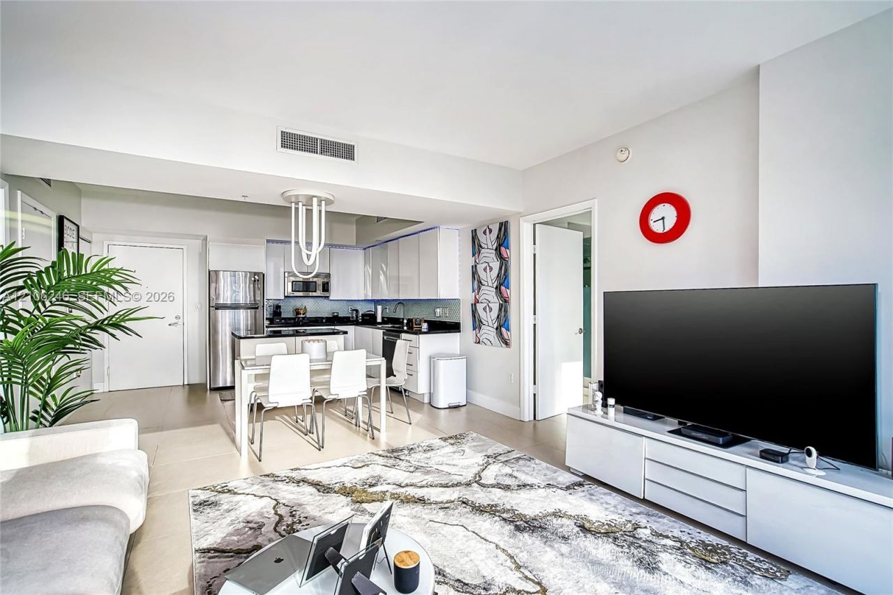 92 SW 3rd St , Unit 1511, Miami, FL 33130 Photo