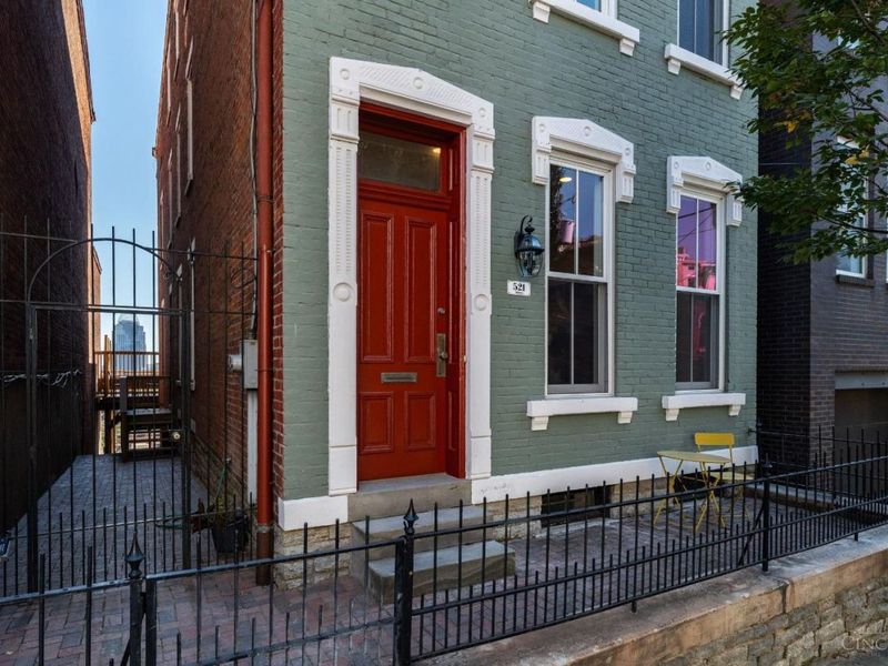 521 Milton Street, Cincinnati, OH 45202 Photo 2