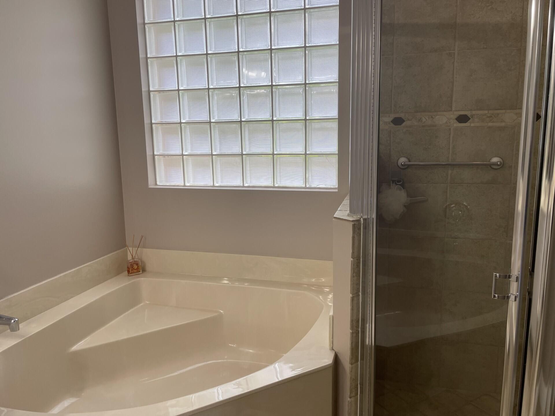 9514 Lago Drive, Boynton Beach, FL 33472 Photo