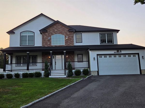 4 Ori Maia Court , Huntington, NY 11743