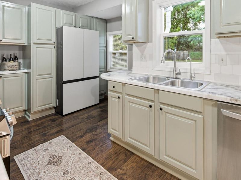 160 Walnut Street, Bellevue, OH 44811 Photo 2