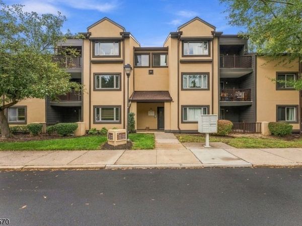 2214 Sayre Dr, Plainsboro, NJ 08540