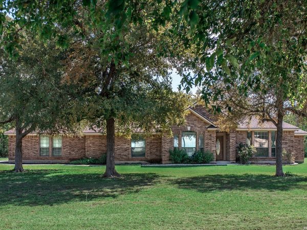 213 DEER SLAYER DR, Seguin, TX 78155
