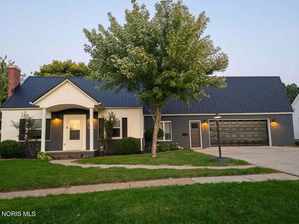 160 Walnut Street , Bellevue, OH 44811