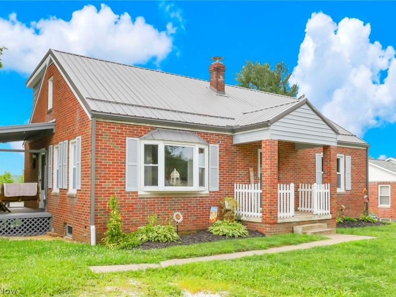 5966 Fairdale Drive, Cambridge, OH 43725 Photo 3
