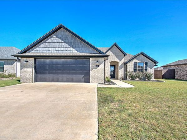 432 Brinley Street , Tontitown, AR 72762