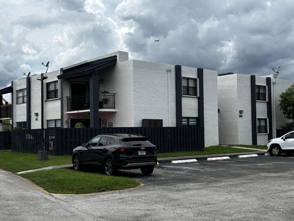 540 W PARK Drive, Unit 101-1, Miami, FL 33172