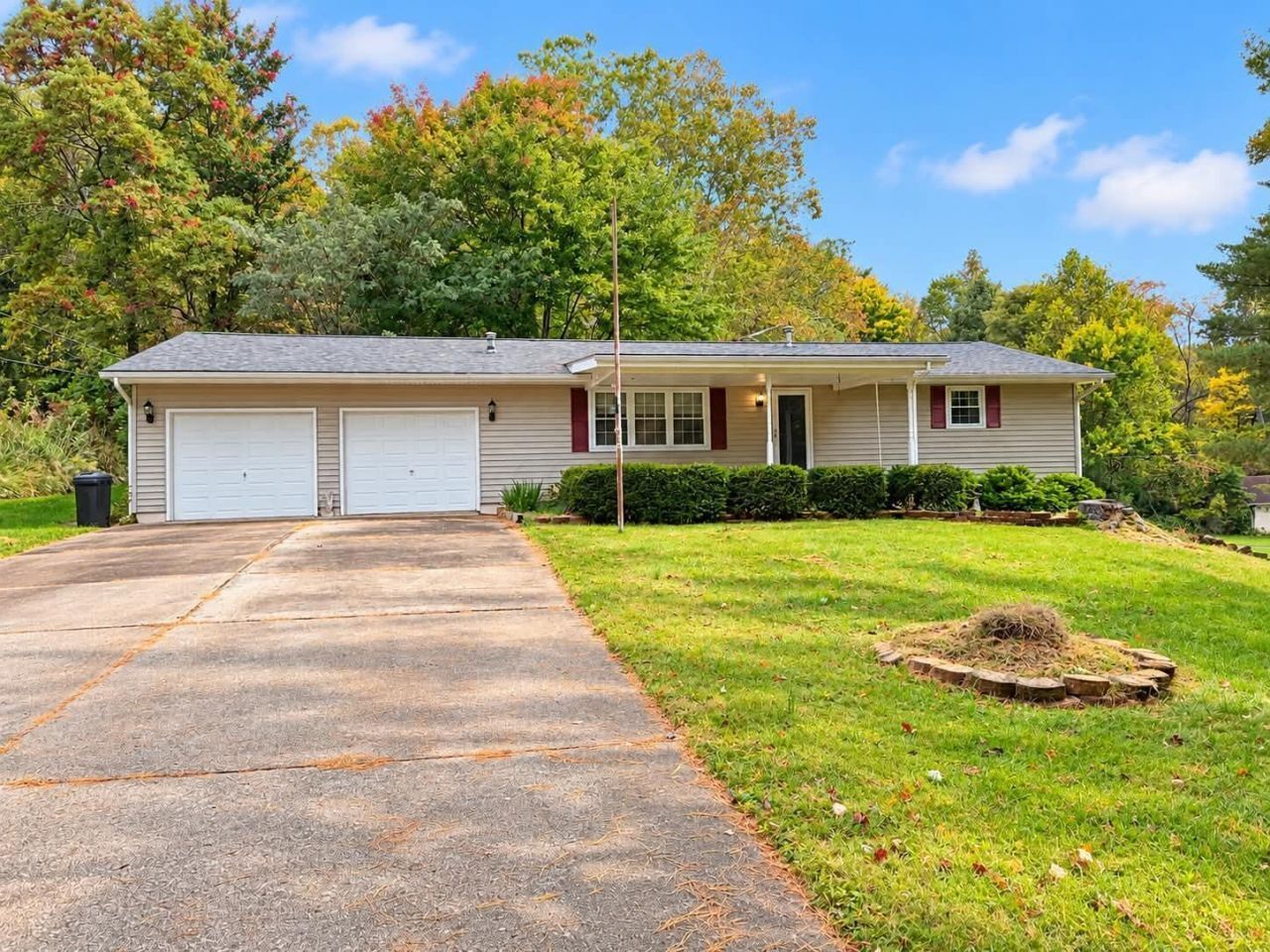 2049 Boving Road Sw, Lancaster, OH 43130 Main Photo