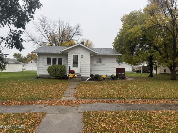 618 5TH Street , Grafton, ND 58237
