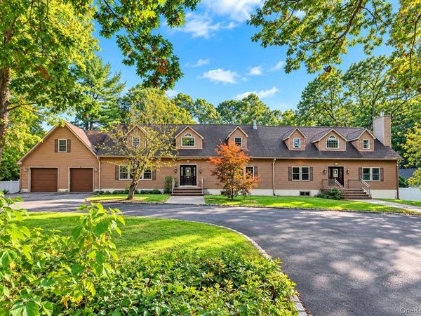 260 Deforest Road N, Dix Hills, NY 11746