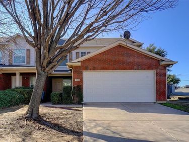 7421 Cowhand Court, Fort Worth, TX 76131