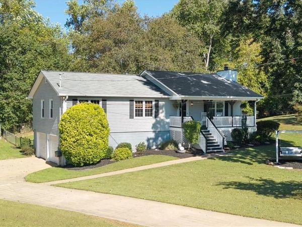 404 Hill Crest Court , Woodstock, GA 30188