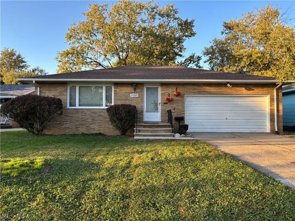 25201 Picone Lane, Bedford Heights, OH 44146