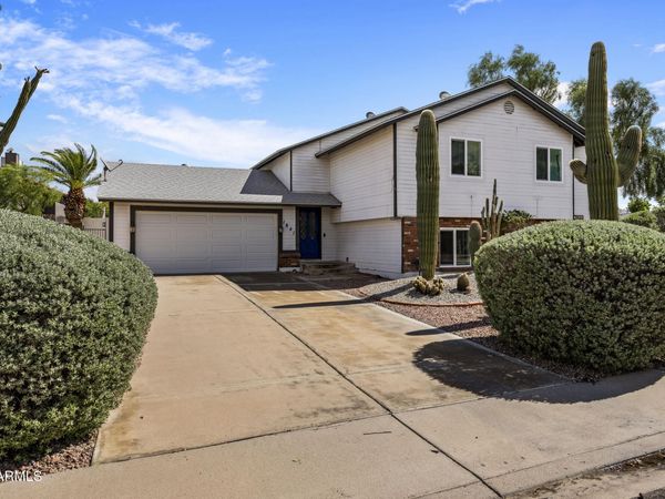 1841 N Saffron Circle, Mesa, AZ 85205