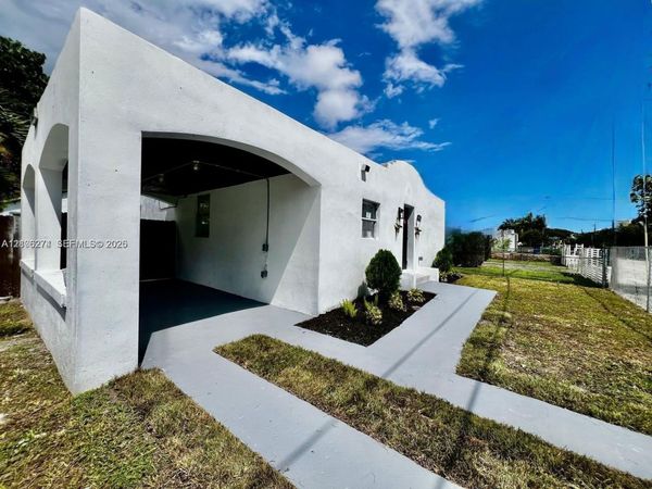 1601 NW 50th St , Miami, FL 33142