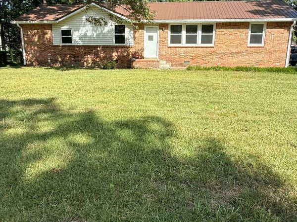 1209 Woodcrest Dr , Manchester, TN 37355