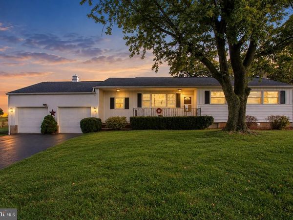200 BIG MOUNT ROAD , THOMASVILLE, PA 17364