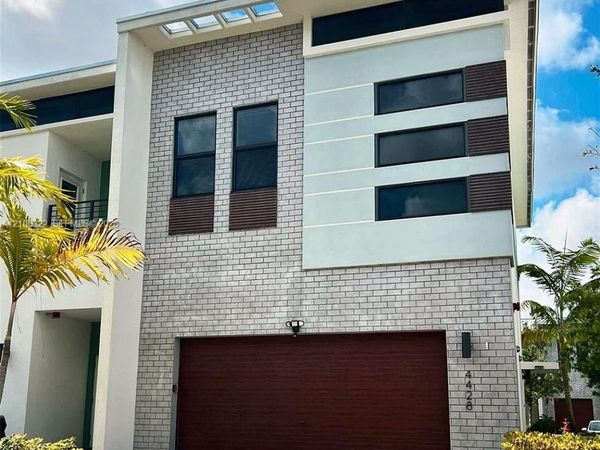 4428 NW 9th St , Plantation, FL 33317