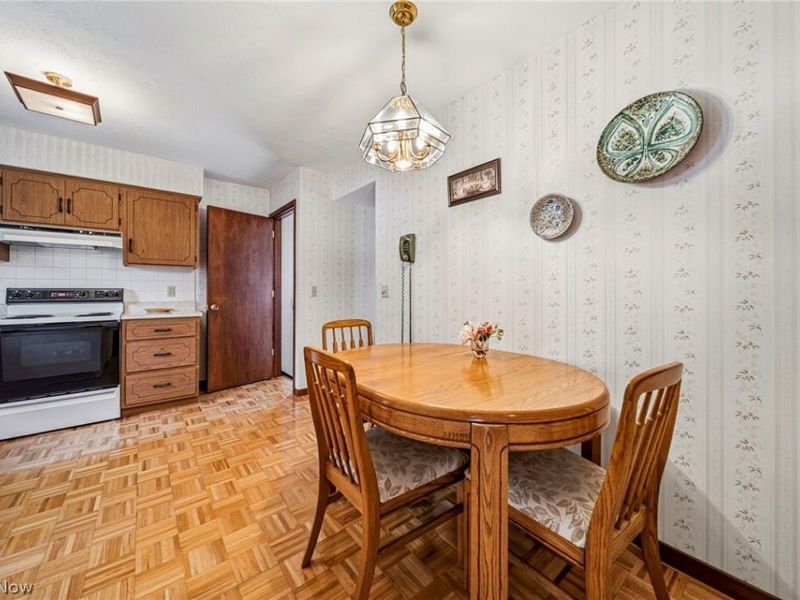 520 Orchardview Avenue, Seven Hills, OH 44113 Photo 19