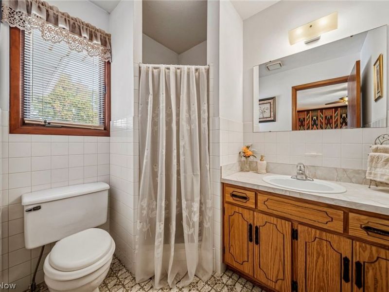 520 Orchardview Avenue, Seven Hills, OH 44113 Photo 36