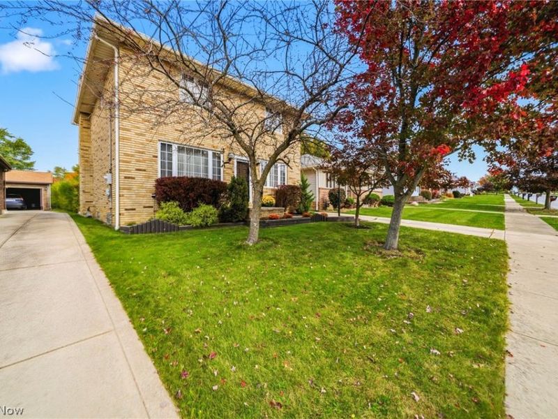 520 Orchardview Avenue, Seven Hills, OH 44113 Photo 6