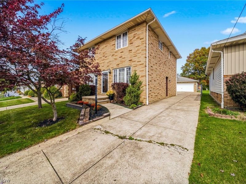 520 Orchardview Avenue, Seven Hills, OH 44113 Photo 7