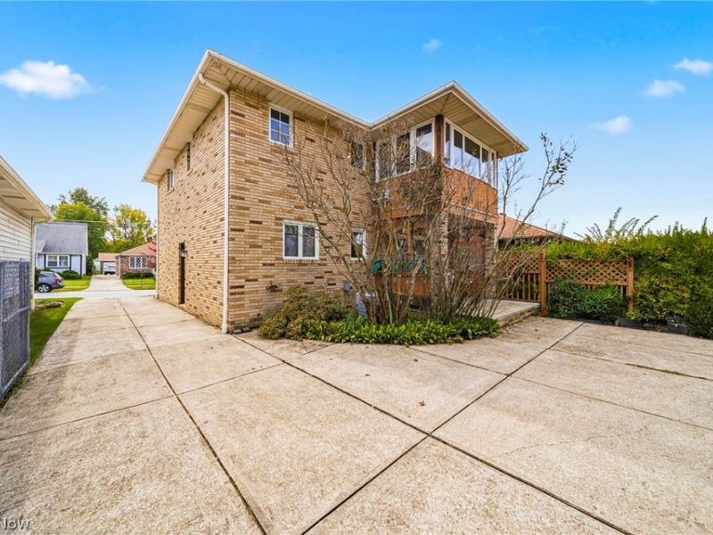 520 Orchardview Avenue, Seven Hills, OH 44113 Photo 8
