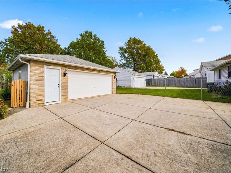 520 Orchardview Avenue, Seven Hills, OH 44113 Photo 9
