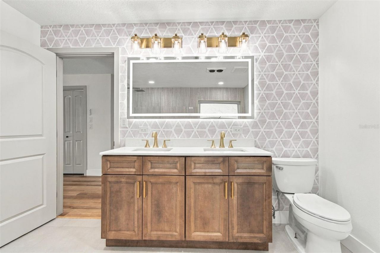 2942 Clubhouse Drive W, Clearwater, FL 33761 Photo