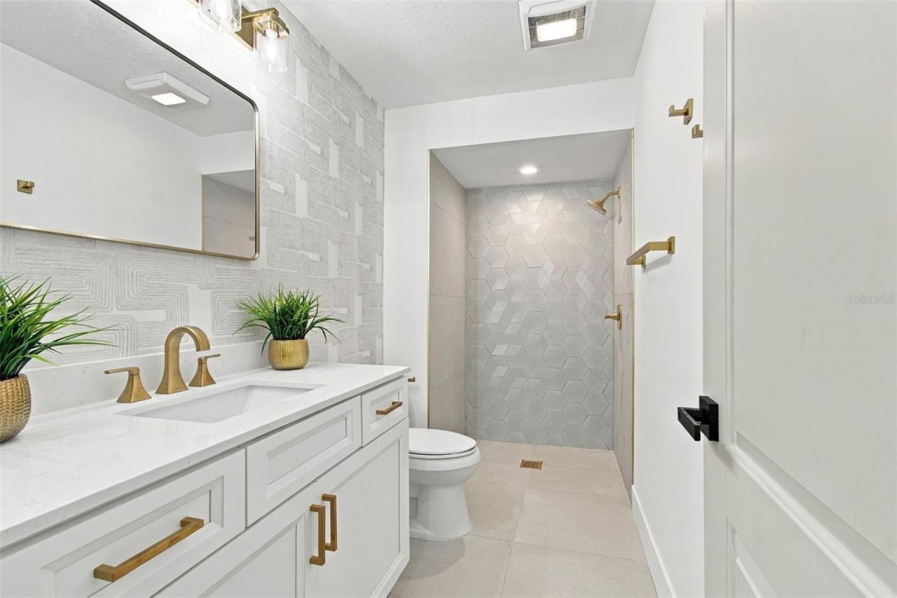 2942 Clubhouse Drive W, Clearwater, FL 33761 Photo