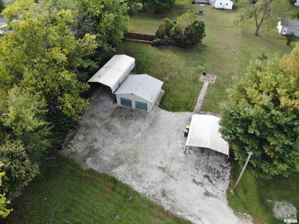 906 S CHARLES Street, Macomb, IL 61455