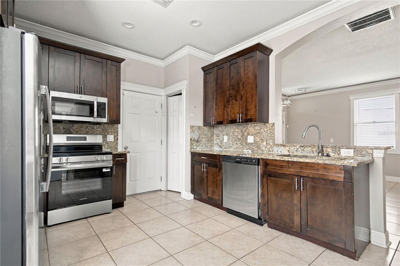 10321 Avelar Ridge Drive , Riverview, FL 33578 Photo