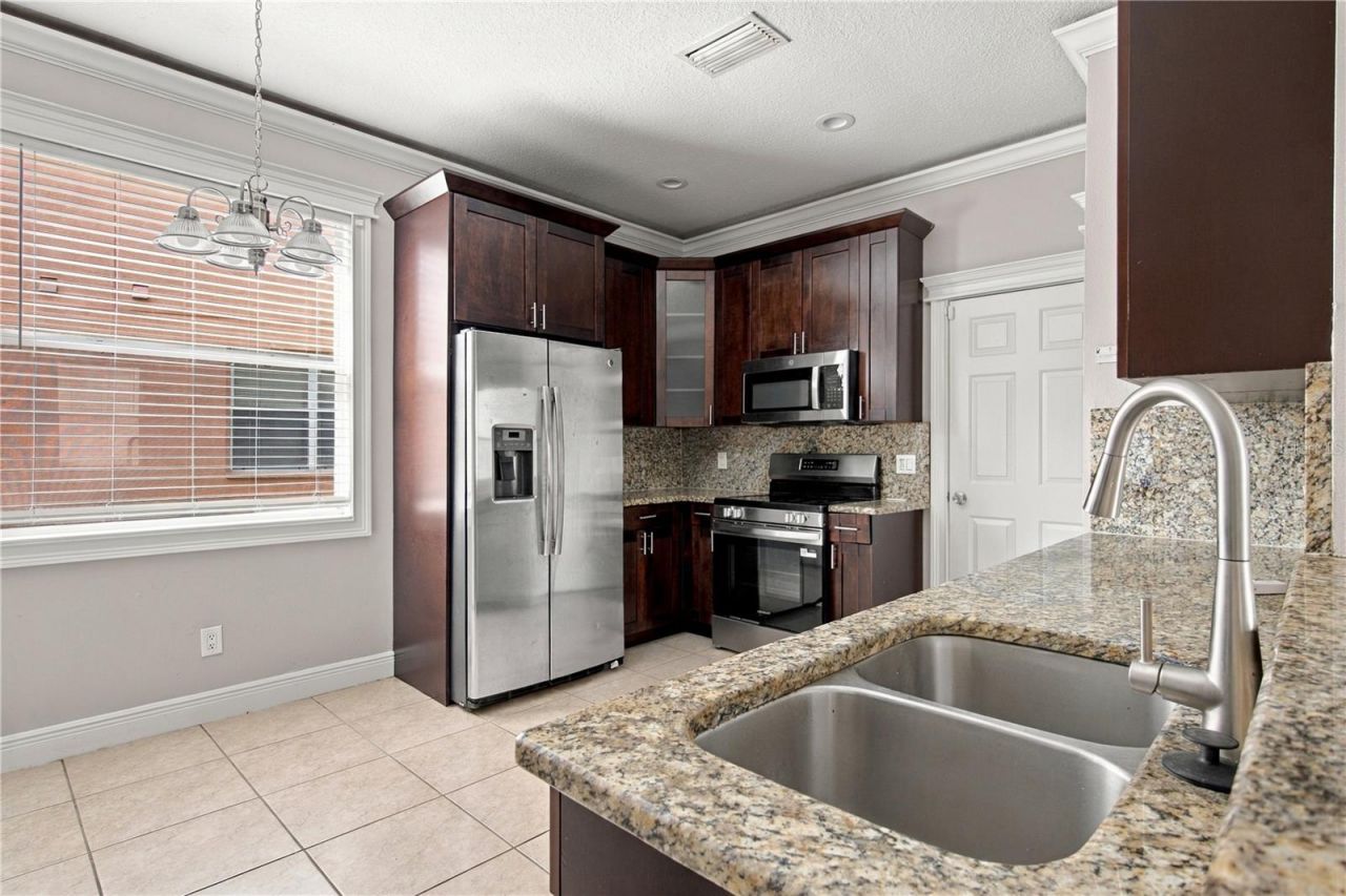 10321 Avelar Ridge Drive , Riverview, FL 33578 Photo
