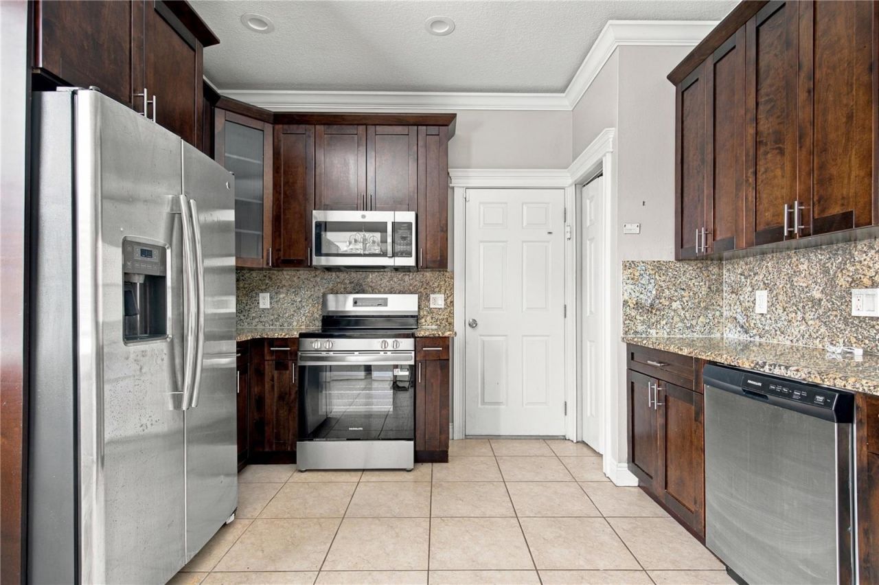 10321 Avelar Ridge Drive , Riverview, FL 33578 Photo