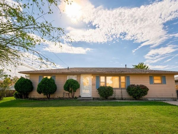 815 W 39th Avenue , Hobart, IN 46342