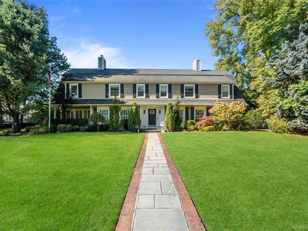 22 Nassau Boulevard , Garden City, NY 11530