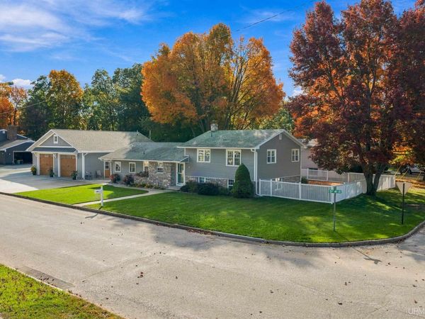 2131 S 25th Avenue, Escanaba, MI 49829