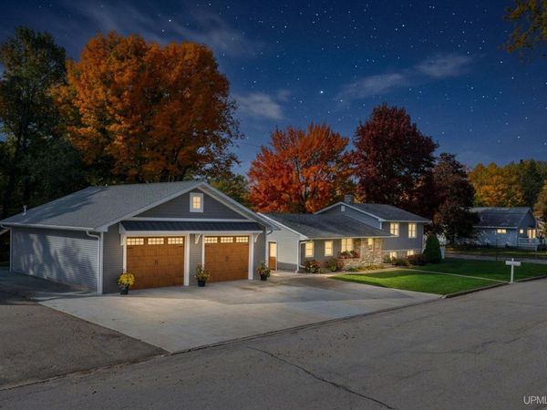 2131 S 25th Avenue, Escanaba, MI 49829