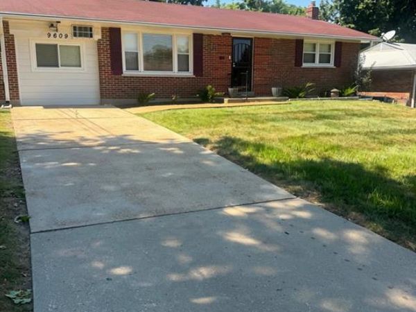 9609 Weyburn Drive , St Louis, MO 63136