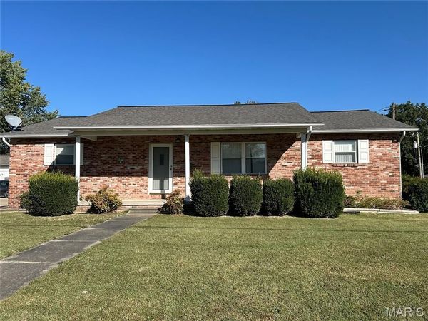 802 N Poplar Street , Dexter, MO 63841