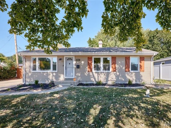 209 N Duchesne Drive, St Charles, MO 63301