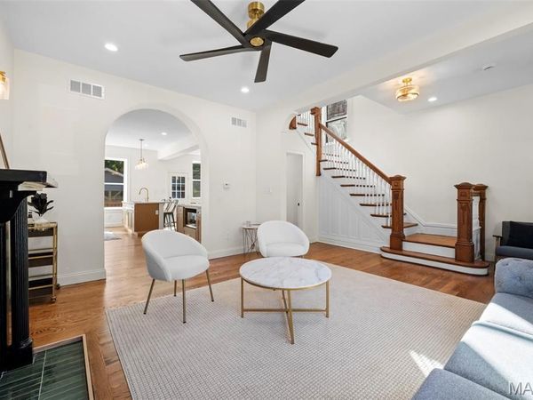 4252 Russell Boulevard, St Louis, MO 63110