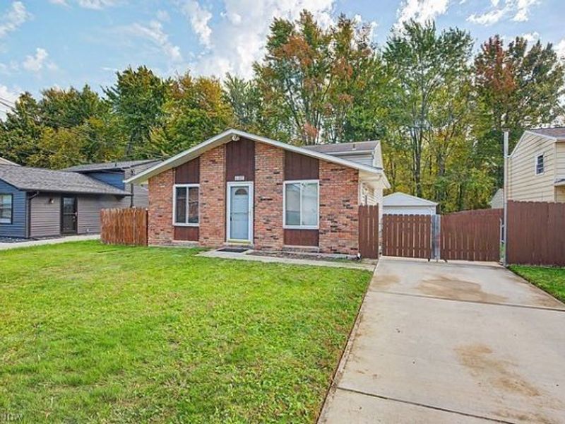 6187 Rosebelle Avenue, North Ridgeville, OH 44039 Photo 2