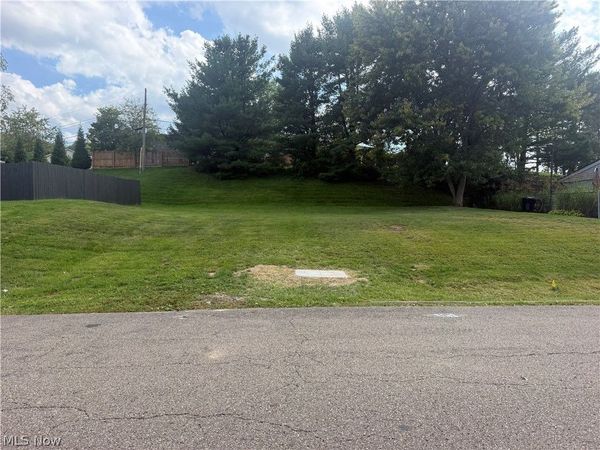 1801 Walnut Street , Coshocton, OH 43812